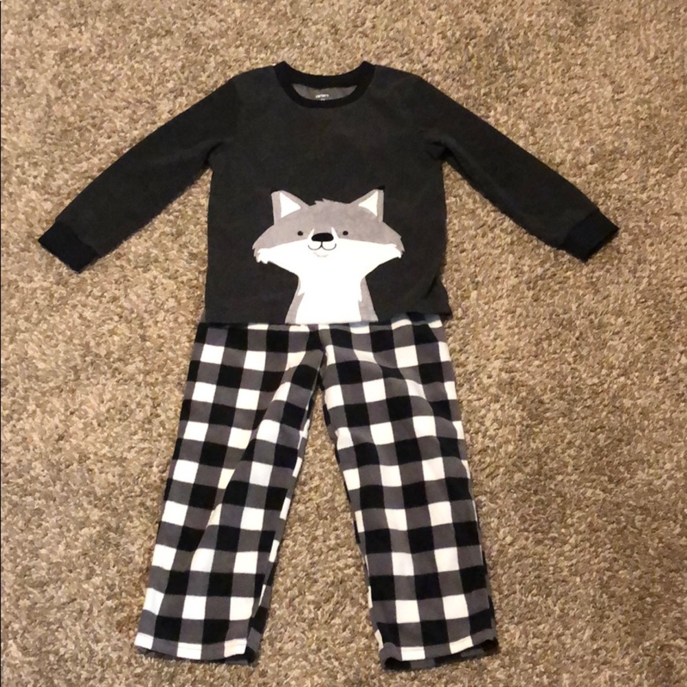 Carter’s boys pajamas 4T